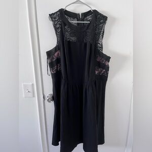 City chic sleeveless lace, lined midi dress